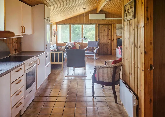 Three Bedroom In Casa de Férias Løkken